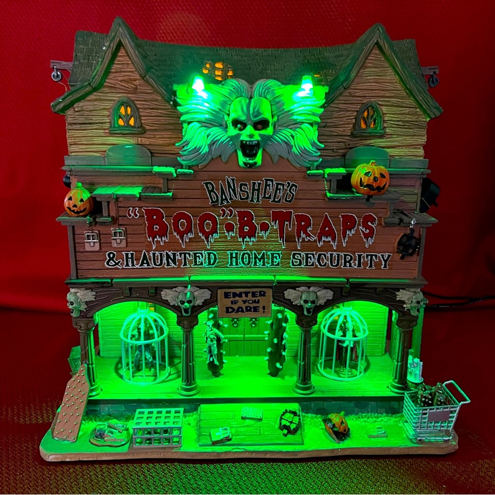 RARE 2015 Lemax Spooky Town Banshee’s Boo-B-Traps #55912 lighted New in Box
